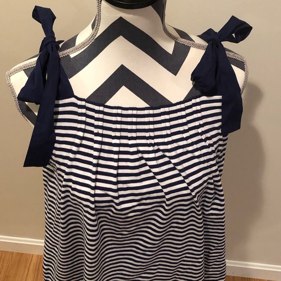 Vineyard vine striped blue/white top size medium - Picture 3 of 7